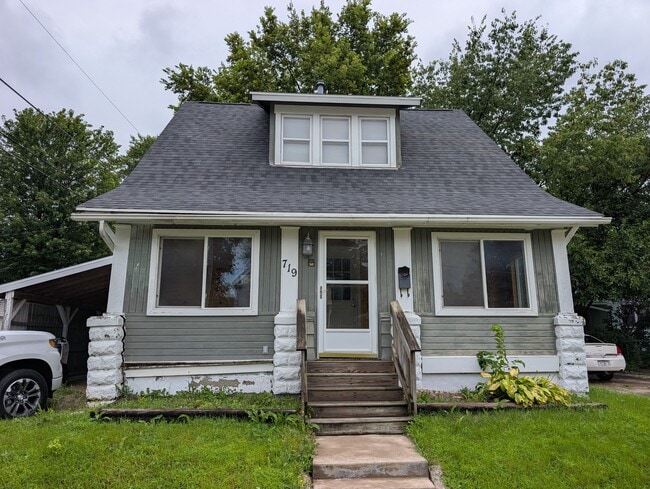 Primary Photo - 719 Marsh St