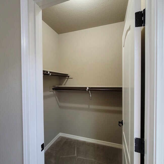 Building Photo - 14513 Meadow Lawn