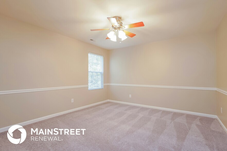 Building Photo - 235 River Hills Dr