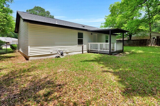 Building Photo - 3 Bedroom in Crestview!!