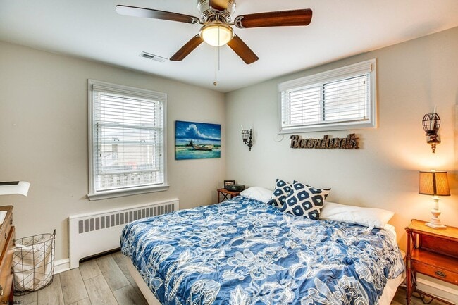 Building Photo - 200 N Essex Ave