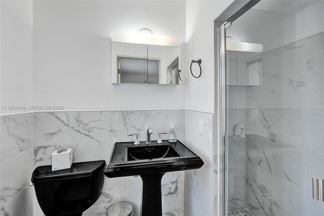 Building Photo - 609 Isle of Palms Dr