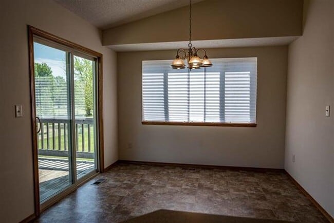 Building Photo - 11818 W Wilkinson Ct