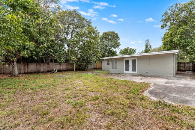 Building Photo - 1134 NW 18th Ave