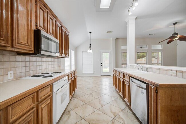 Building Photo - 6106 Grand Glen Ct