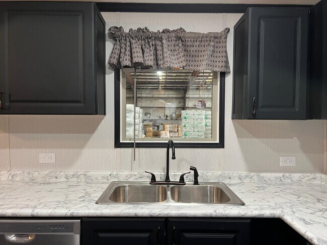 Building Photo - 3556 Old 51 Rd