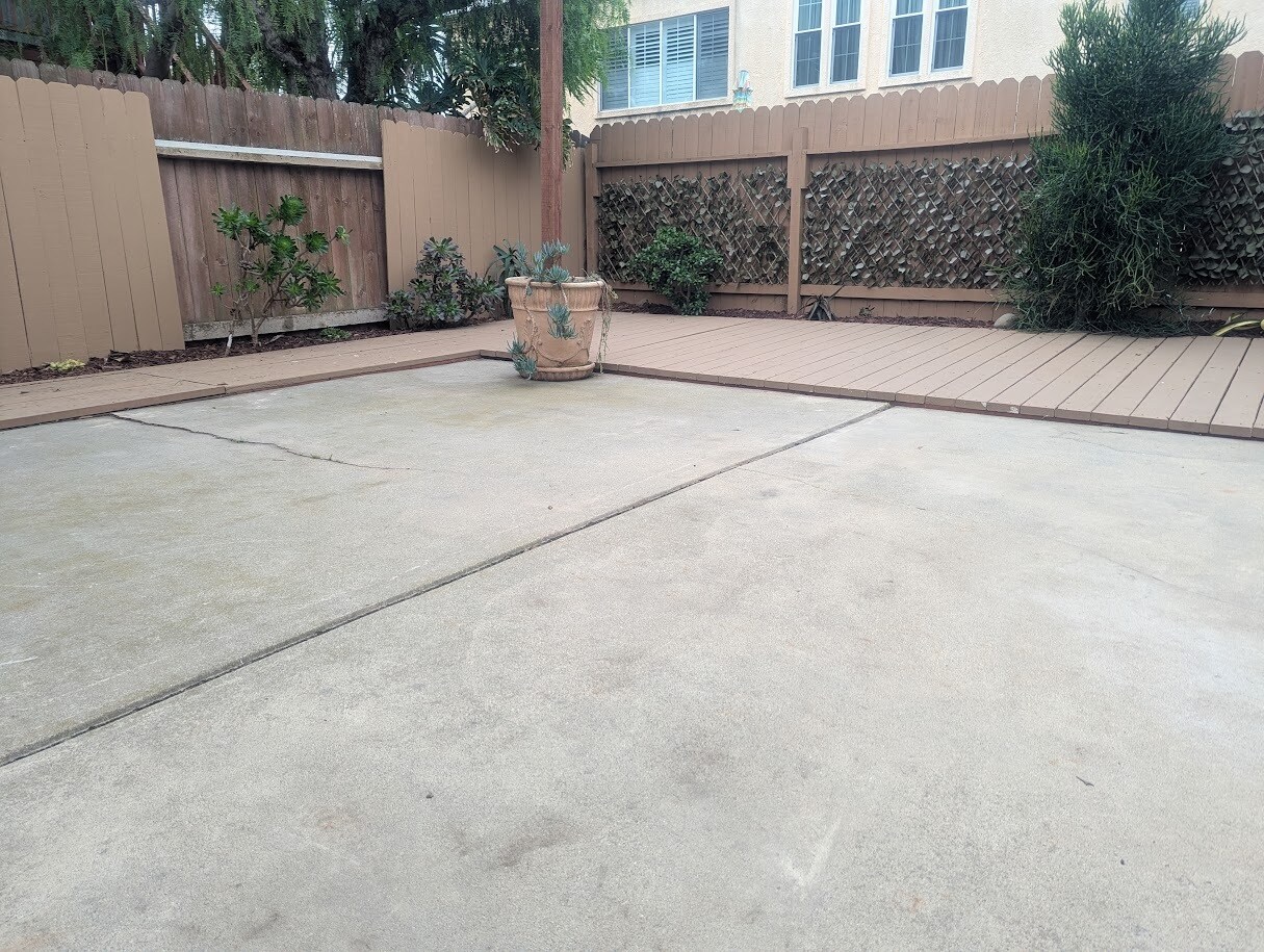 Large private back yard - 1015 Canal St