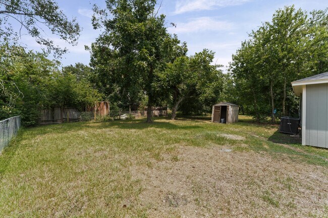 Building Photo - 5535 Lakefield Dr