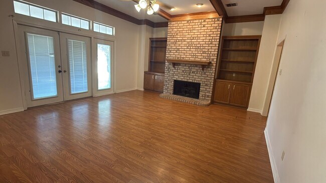 Building Photo - 2106 Middle Creek Blvd