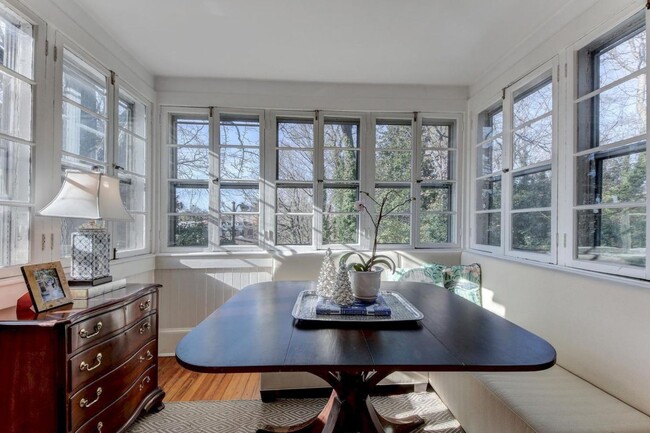 Building Photo - 1622 1/2 29th St NW