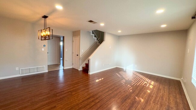 Building Photo - 3-bedroom, 2.5-bath split-level condo