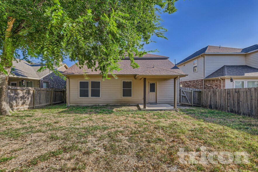 Building Photo - 8819 Olmstead Park