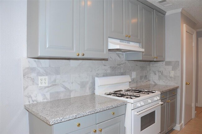 Building Photo - 6502 Briar Terrace Dr