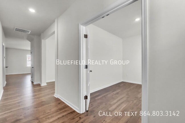 Building Photo - 380 Fenwick Dr