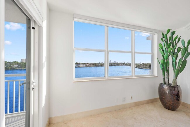 Building Photo - 511 Bayshore Dr