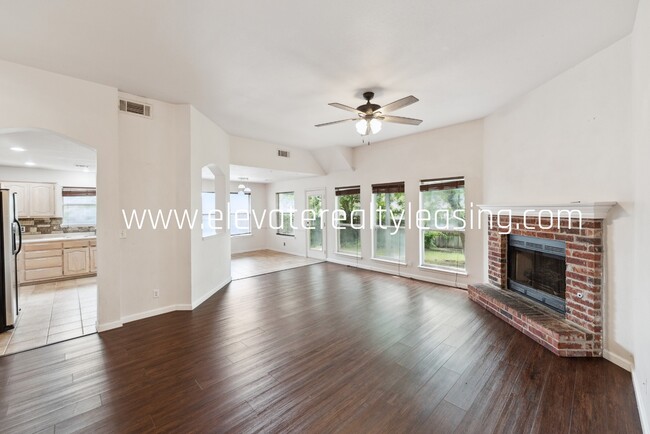 Building Photo - 1305 W Quincy St