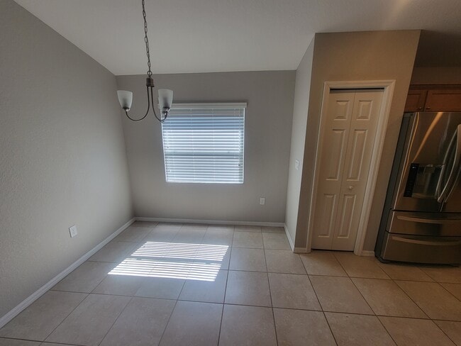 Building Photo - 4907 Summerfield Cir
