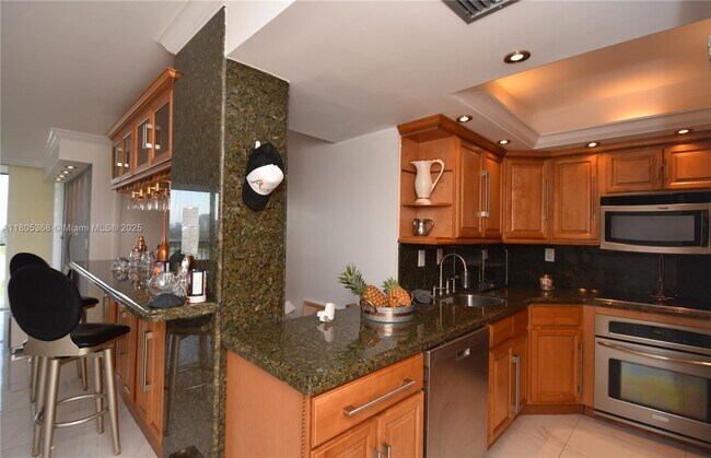 Building Photo - 3731 N Country Club Dr