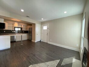 Building Photo - 935 La Posada Dr