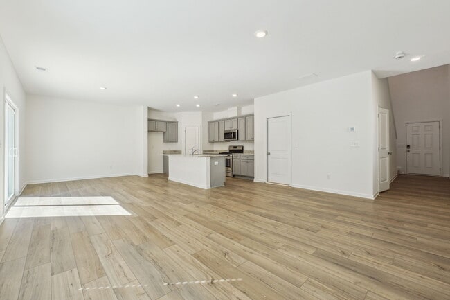 Building Photo - 633 Groover St