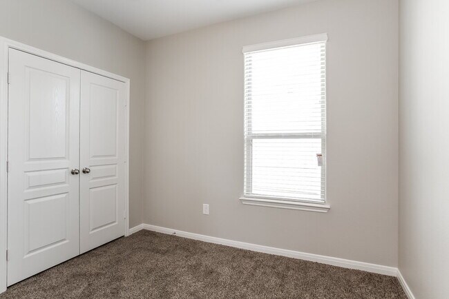 Building Photo - 10339 Dawson Hill Lane