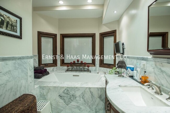 Building Photo - 3461 Montair Ave