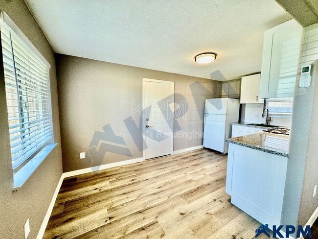 Building Photo - 316 S Gertrude Ave