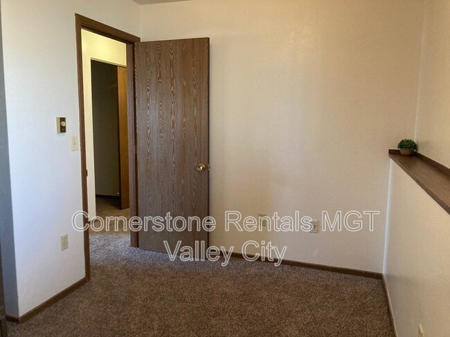 Building Photo - 804 11th St NW