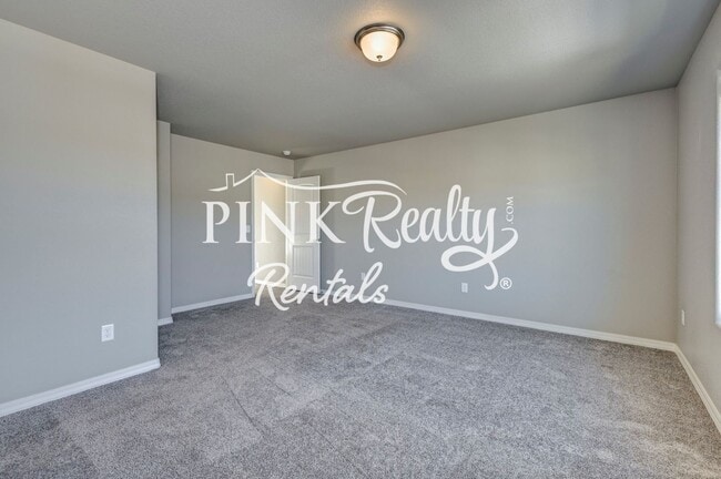 Building Photo - 10627 Hidden Pr Pkwy