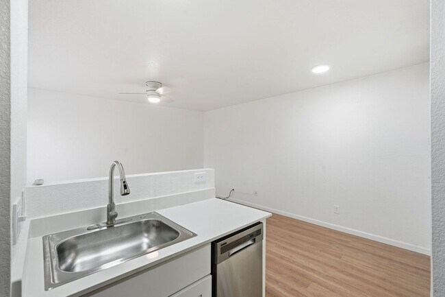 Building Photo - 317 N Vine Ave