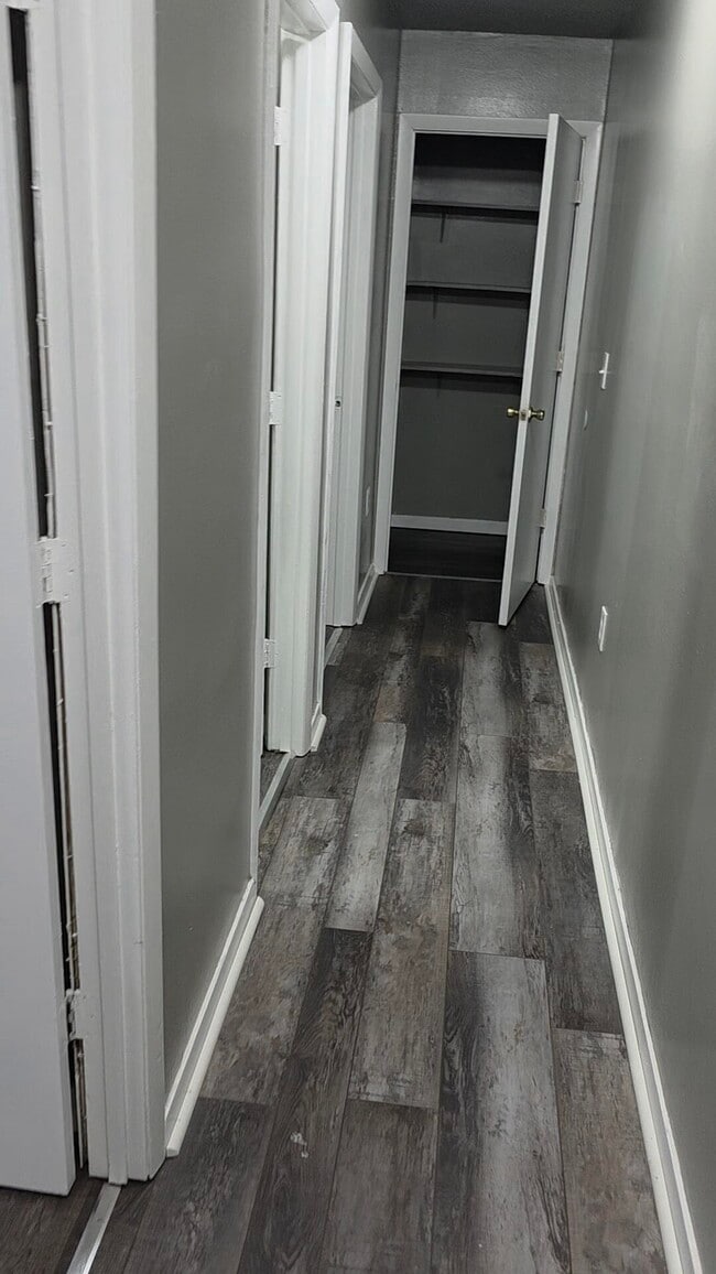 Building Photo - 505 Dorsey Ave