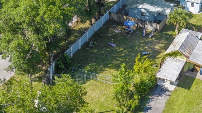 Building Photo - 300 N Church St