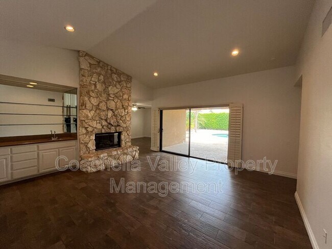 Building Photo - 40588 Clover Ln