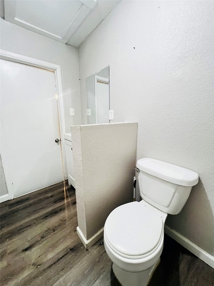 Building Photo - 215 Birdwell Rd