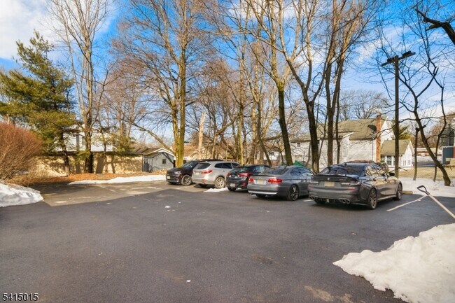 Building Photo - 150 E Main St