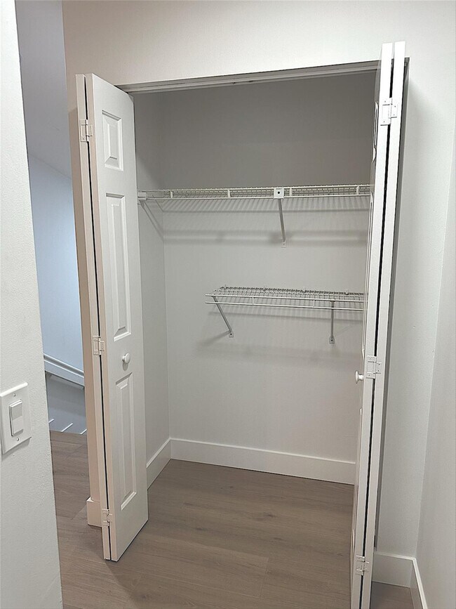 Building Photo - 5710 Coach House Cir