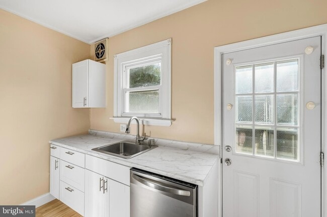 Building Photo - 3061 Livingston St