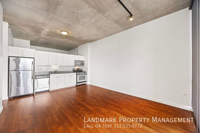 Building Photo - 235 W Van Buren St