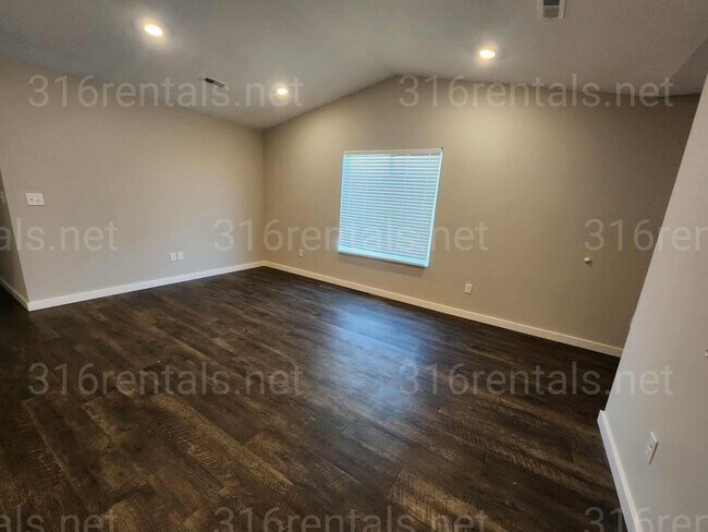 Building Photo - 1809 E 69th Ct N