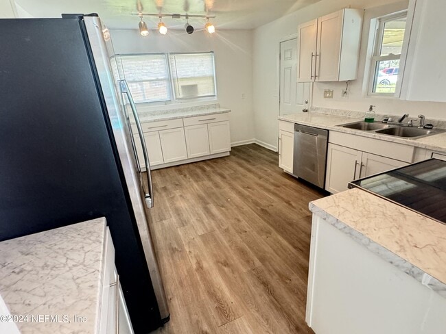 Building Photo - 5444 Los Santos Way