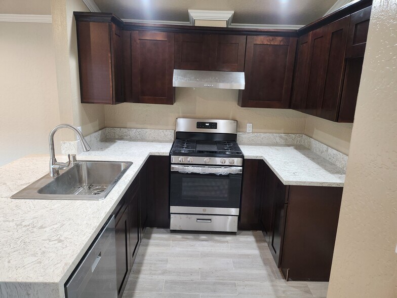 Primary Photo - 1652 Winn Ct