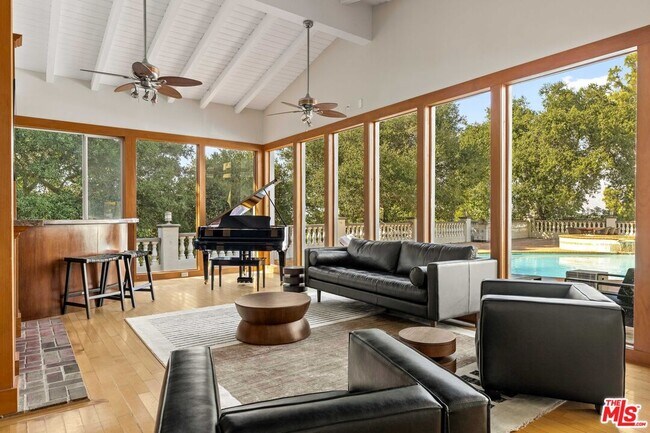 Building Photo - 3200 Oakley Dr