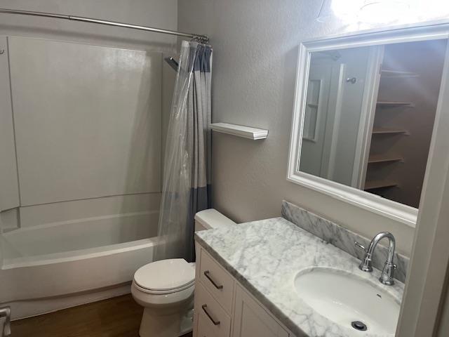 Building Photo - 2200 La Terrace Cir