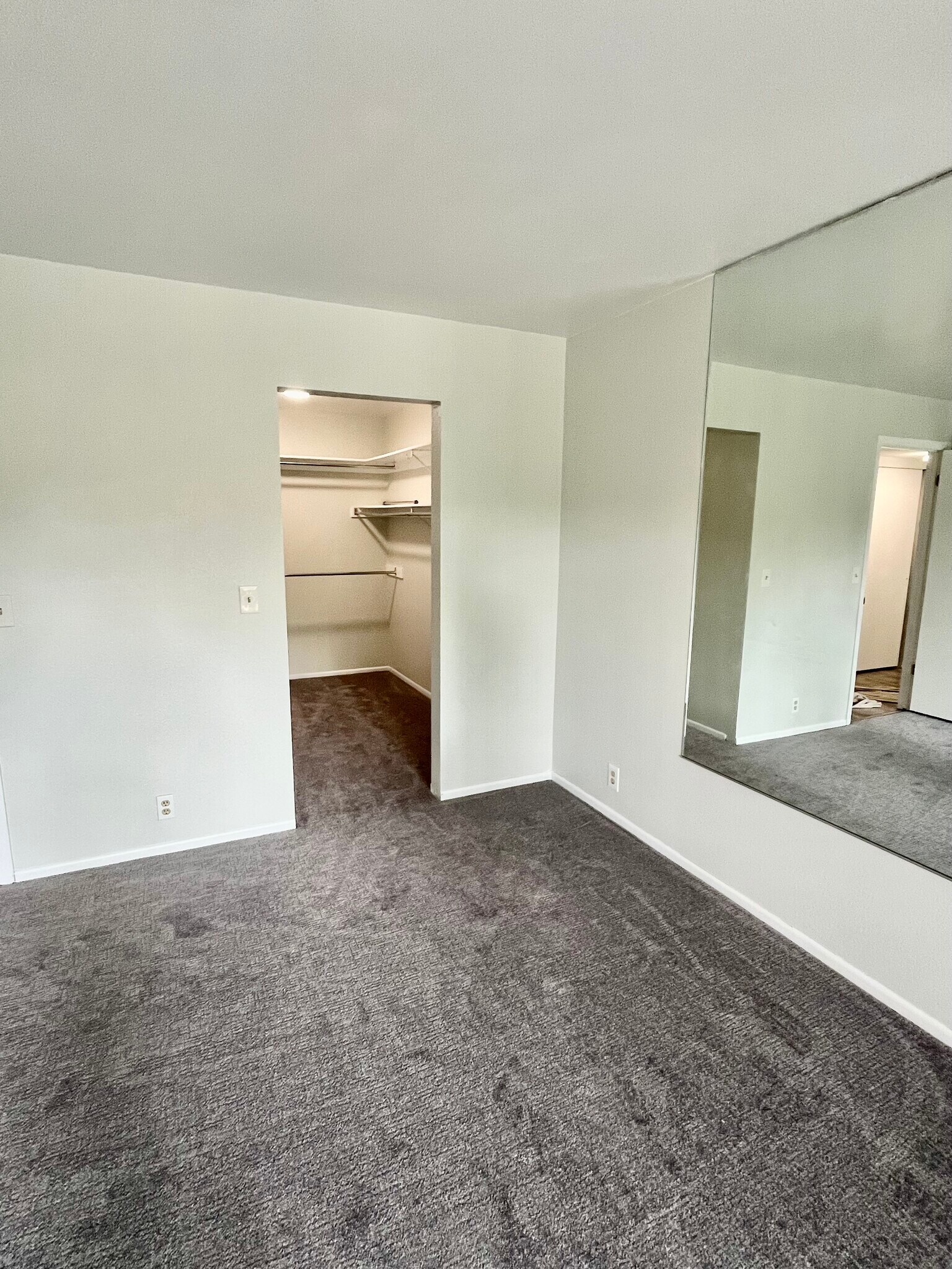Building Photo - 1087 E Countrywoods Cir
