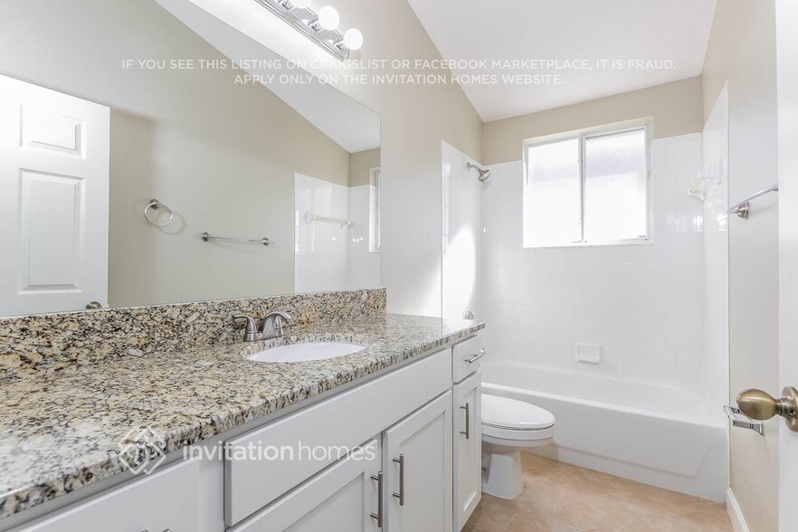 Building Photo - 2557 Ventura Cir