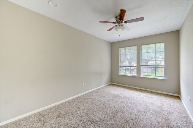 Building Photo - 15403 Meadow Village Dr