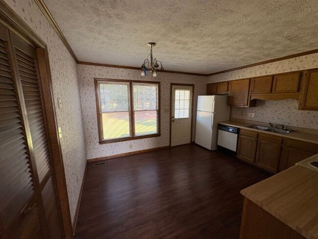 Building Photo - 2 Bedroom 2 Bathroom Duplex Available in H...