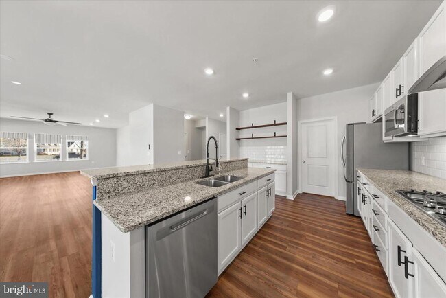Building Photo - 5559 Trafalgar Cir