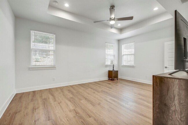 Building Photo - 6509 Shady Ln
