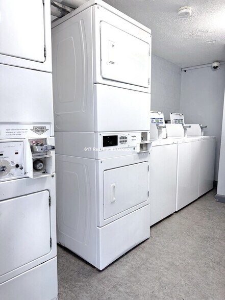 Building Photo - 172 N Beacon St